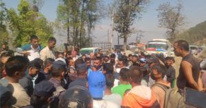 धुलिखेल खावा सडकमा लफडा, स्थानीयद्वारा बाटो बन्द