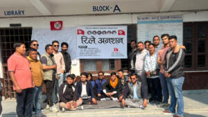 स्ववियु निर्वाचनको माग गर्दै ग्रामीण आदर्श बहुमुखी क्याम्पसमा नेविसंघको रिले अनसन