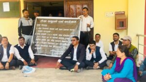 सुदूरपश्चिममा लेखाका कर्मचारी फेरि आन्दोलित, मुख्यमन्त्री कार्यालयमा धर्ना