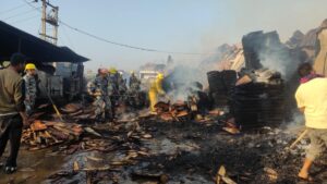 झन्डै ४० घण्टापछि बल्ल नियन्त्रणमा आयो प्लाइ उद्योगको आगो