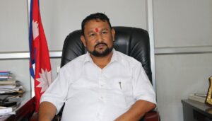 नगरप्रमुख क्षेत्रीद्वारा जन्मदिनमा रेडक्रसलाई भ्यान उपहार