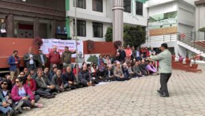 कांग्रेस कार्यालयमा शिक्षकहरूको धर्ना