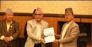 राजेन्द्र लिङ्देनले बुझाए पोखरा विमानस्थलको अध्ययन प्रतिवेदन