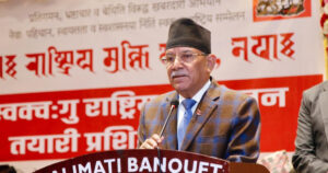 शिक्षकहरूलाई माग पूरा नहुन्जेलसम्म आन्दोलन नछोड्न प्रचण्डको अपिल