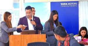 वेस्टर्न मोटर्सले आफ्ना ग्राहकलाई दियो आईफोन १६ उपहार