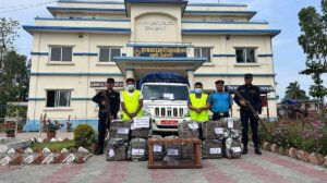 सुनसरी बाट ९९.३ केजी गाजासहित दुई जना पक्राउ