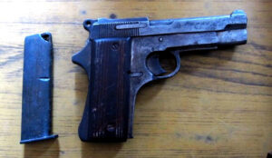 मकवानपुरमा लुटिएको प्रहरीको पेस्तोल जंगलमा भेटियो, लागुऔषध तस्करीको टोली फरार