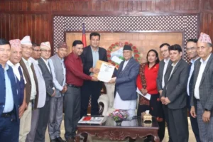 चितवनका विकास योजना लिएर कांग्रेस-एमालेले भेटे प्रधानमन्त्रीलाई