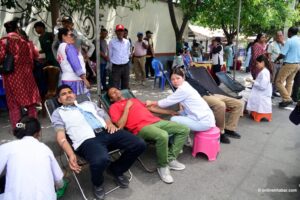 २३औं दिनमा शिक्षक आन्दोलन, नाराबाजी छाडेर रक्तदान