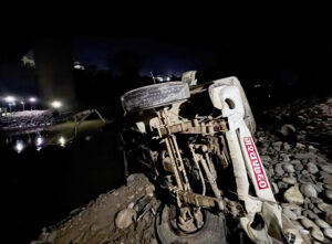 पुलबाट जिप नदीमा खस्दा तीन जनाको मृ*त्यु