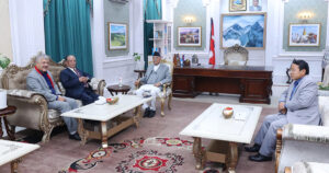 प्रधानमन्त्री ओली र माओवादी अध्यक्ष प्रचण्डबीच छलफल