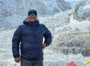 सशस्त्र प्रहरी सहायक निरीक्षक छत्यालबाट सगरमाथाको सफल आरोहण
