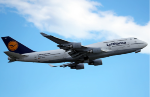 जब २ सय यात्रु सवार प्लेन आकाशमै पाइलटबिनै १० मिनेट उड्यो…