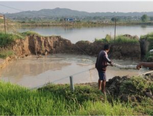 हेटौंडामा सडक भासिँदा गाडी जमिनभित्र गायब