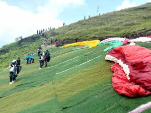 मादक पदार्थ र लागुऔषध सेवन आरोपमा प्याराग्लाइडिङ पाइलट पक्राउ