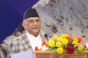 सगरमाथामा धेरै फोहोर थुप्रियो, लगिएका खानेकुराका खोल फर्किंदा बेस क्याम्पमा बुझाउने गरौँ: प्रधानमन्त्री