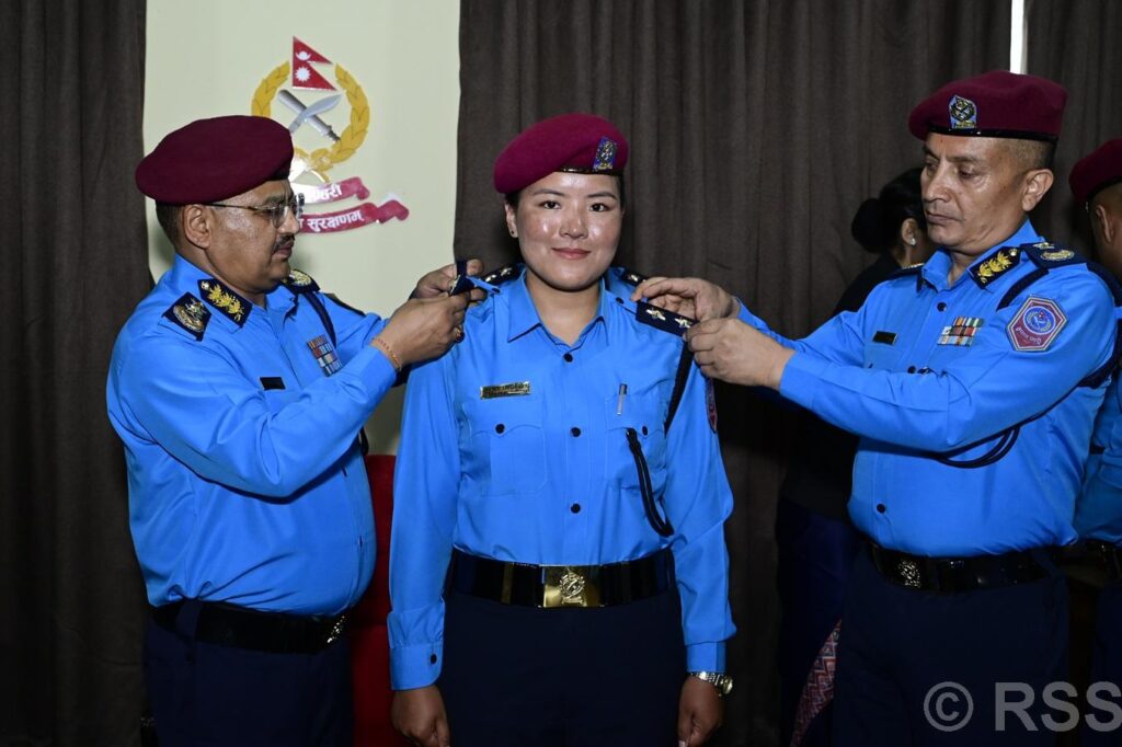सगरमाथा आरोही पहिलो महिला प्रहरी कुन्जाङलाई सईको दर्ज्यानी चिन्ह