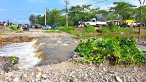 कोशी प्रदेशका ७ ठाउँमा सडक अवरुद्ध, ठाउँठाउँमा बाढी र पहिरोका कारण यात्रा कष्टकर