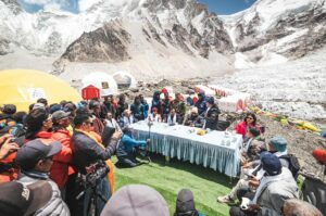 महामन्त्री शर्माको संयोजनमा सगरमाथा बेसक्याम्पमा विशेष संवाद