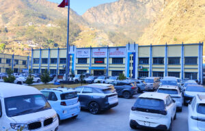 तातोपानी नाकाबाट भित्रिए सात अर्बका विद्युतीय गाडी