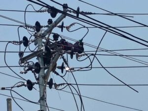 विद्युत प्राधिकरणको लापरबाहिरीले पोलमै अस्ताए उज्वल