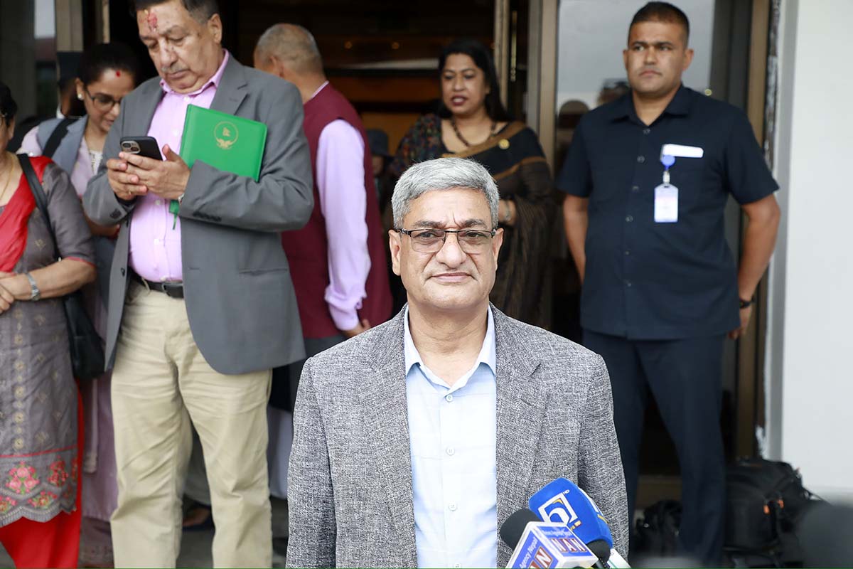 प्रधानमन्त्रीसँग छलफल गरेर सिंहदरबार फर्किए गृहमन्त्री