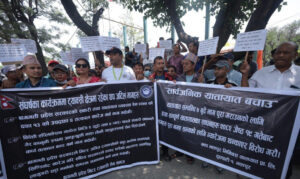 माइतीघर मण्डलामा सार्वजनिक यातायात व्यवसायीको प्रदर्शन