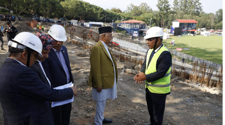 कीर्तिपुरस्थित निर्माणाधीन क्रिकेट रंगशालाको निरीक्षण गर्न पुगे प्रधानमन्त्री