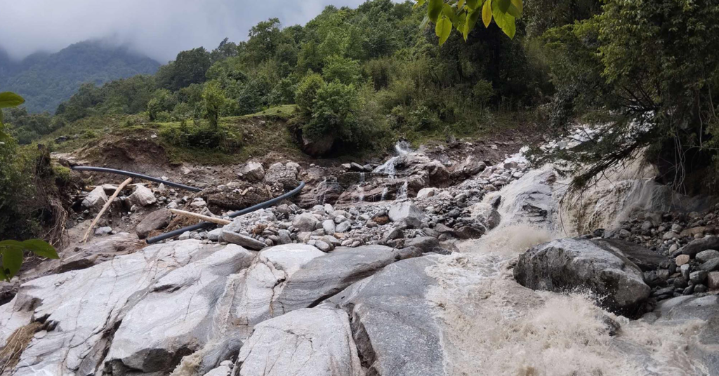 पहिरोले नेपाल–चीन सीमाको ७१ नम्बर स्तम्भ पुरियो