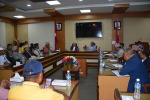 गृहमन्त्री र आन्दोलनरत यातायात व्यवसायीबीच वार्ता जारी