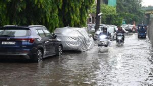 दिल्लीमा भारी वर्षाः सडक र हवाई यातायात अवरुद्ध