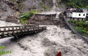 उपल्लो मुस्ताङमा अकल्पनीय बाढीले सात पुल बगायो, डेढ करोड बढीको क्षति