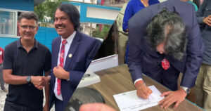 रवि लामिछानेको पक्षमा हस्ताक्षर गर्न घण्टीघर पुगे डा.सिके राउत