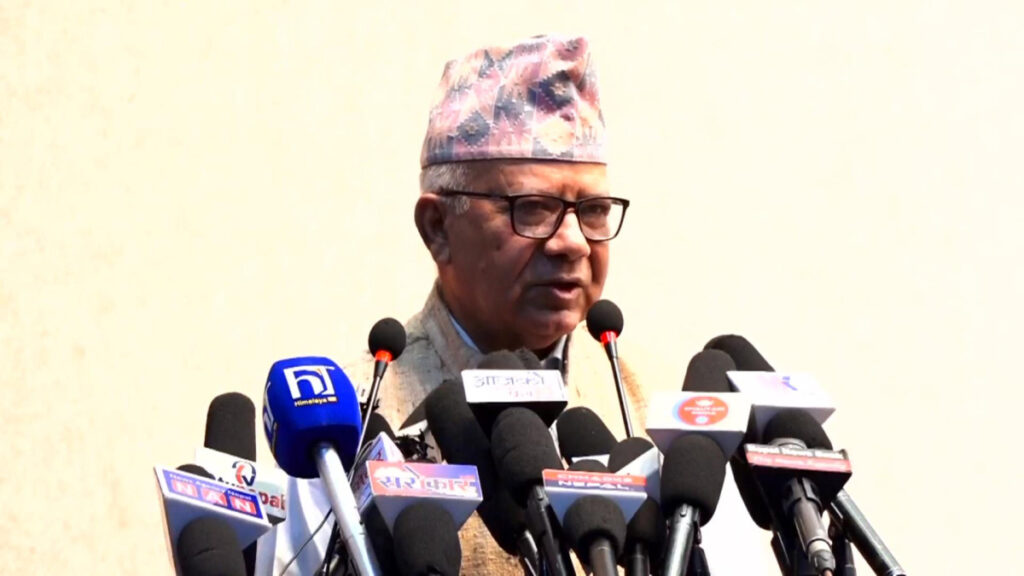 नेताको चाकडी होइन, नीति र सिद्धान्तमा जोड दिनुपर्छ : माधव नेपाल