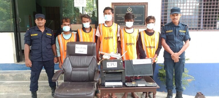 सर्लाहीको कबिलासी नगरपालिकामा चोरी, कम्प्युटर र कार्यालय सामग्रीसहित पाँच जना पक्राउ
