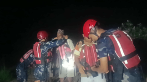 सशस्त्र प्रहरीद्वारा राप्ती नदीमा फसेका तीन जनाको उद्धार