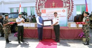 भारतीय विदेश सचिव मिस्रीद्वारा नेपाली सेनालाई ६ वटा स्ट्राइकिङ भेइकल र ५ सैनिक घोडा उपहार