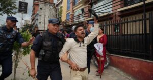 माइतीघरमा मोदी र सी जिनपिङको पुत्लामा जुत्ता, ८ जना पक्राउ