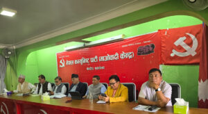 माओवादी केन्द्रको स्थायी कमिटी बैठक जारी, प्रचण्डले जवाफ दिँदै