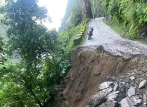 पहिरोले सुर्खेत–जुम्ला सडकखण्ड अवरुद्ध