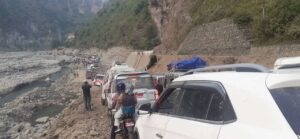 रोशी खोलाले बगायो डाइभर्सन, बिपी राजमार्ग अवरुद्ध