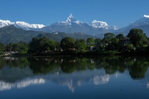 माछापुच्छ्रे मुस्कुराउँदा पर्यटकीय सहर पोखरा सुनसान