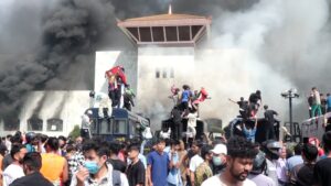 राज्यका तीनवटै अंग आन्दोलनकारीको नियन्त्रणमा, संसद्, सिंहदरबार र सर्वोच्च अदालत जले