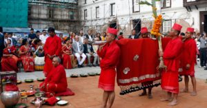 आज घर घरमा फूलपाती भित्र्याइँदै
