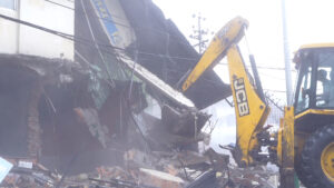 ललितपुर महानगरले विकास समितिका दुई भवनमा चलायो डोजर