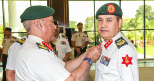 प्रधान सेनापतिद्वारा पदोन्नति भएका अधिकृतलाई दर्ज्यानी चिन्ह प्रदान