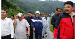 लम्जुङमा प्रचण्डको मोर्निङ वक: सहिद परिवार भेट र विद्यालय अवलोकन