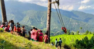 हराउँदै दसैँ, तिहारमा पिङ खेल्ने परम्परा