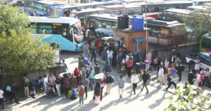 २४ घण्टामा ४३ हजारले छाडे काठमाडौं, सडकमा गाडीको चाप