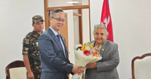 प्रधानमन्त्रीलाई चिनियाँ राजदूतको बधाई